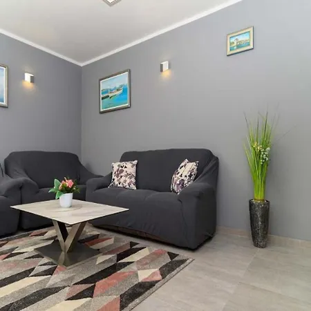 شقة Iva تروغير